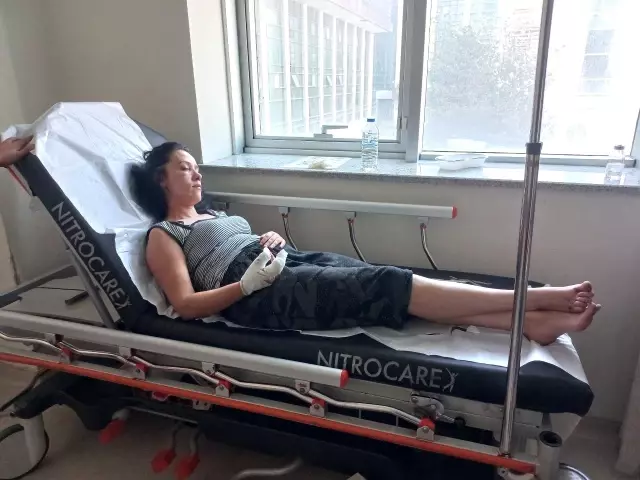 Cinnet getiren öfkeli koca, karısının burnunu kırdıktan sonra parmağını kesti