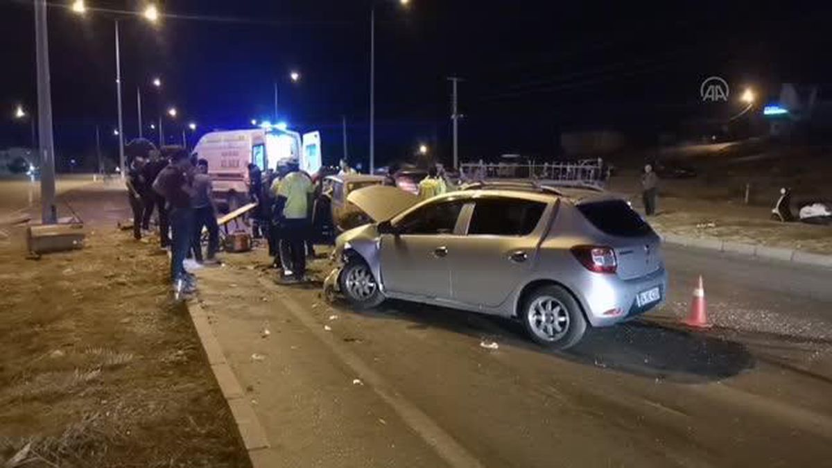 Son dakika haber! İki otomobilin çarpıştığı kazada 5 kişi yaralandı
