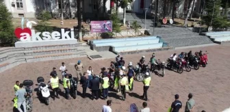 Antalya haber... Akseki'de motosiklet sürücülerine reflektif yelek dağıtıldı