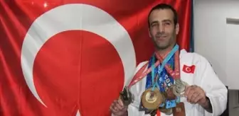 Duyma yetisini kaybetmesine rağmen bırakmadığı judoda şampiyonluklara uzandı