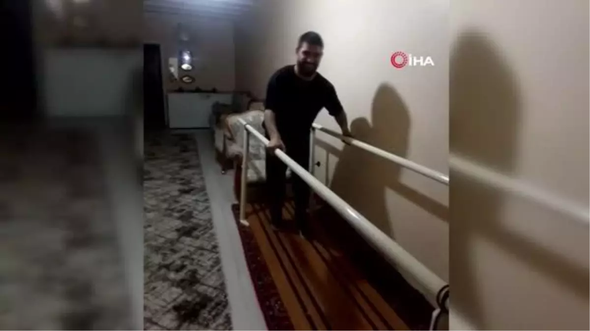 Engelli genç okuduğu şiirle duygulandırdı