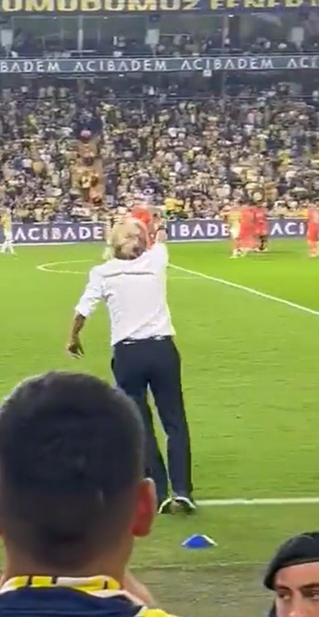 Fenerbahçe penaltı kazandı, Jorge Jesus kenarda adeta kendini paraladı! Israrla Pedro'yu işaret etti