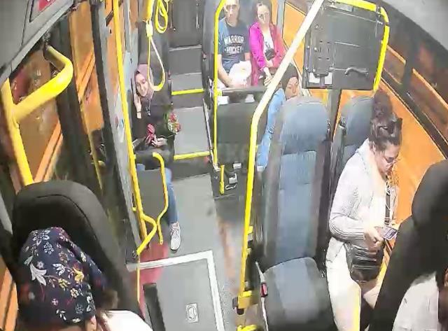 Halk otobüsüne silahlı saldırı! Seyir halindeyken motosikletten ateş açtılar