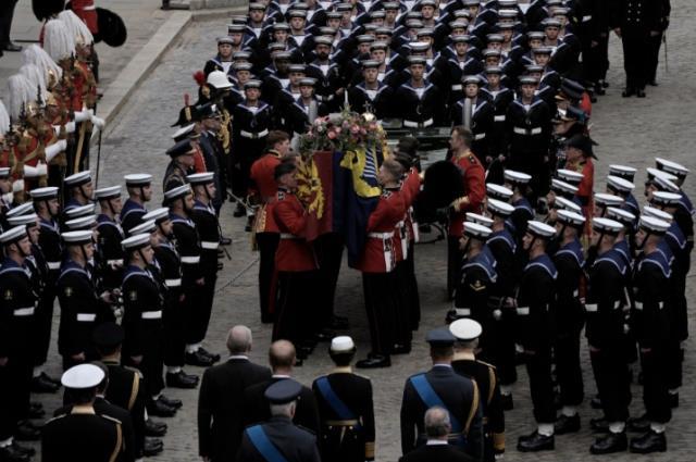 İngiltere Kraliçesi 2. Elizabeth'in cenaze töreni başladı! İşte dakika dakika tüm gelişmeler