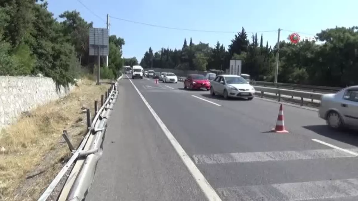 İzmir 3. sayfa haberi... İzmir'de freni boşalan kamyon devrilerek metrelerce sürüklendi