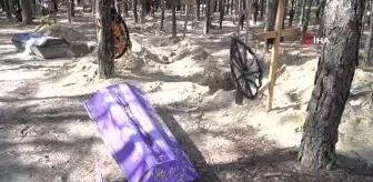 İzyum'daki toplu mezardaki cesetler otopsi için çıkarılıyor
