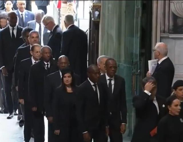 Kraliçe Elizabeth'in cenazesinde Biden'a ayrıcalık! Tüm liderler otobüsle, o ise özel araçla geldi Kraliçe Elizabeth'in cenazesinde Biden'a ayrıcalık! Tüm liderler otobüsle, o ise özel araçla geldi