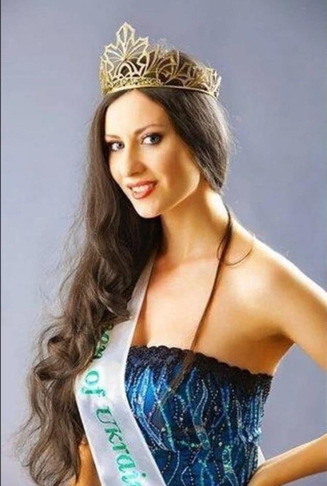 Ukraynalı eski güzellik kraliçesi podyum yerine cephede: Putin için bir kurşunum var