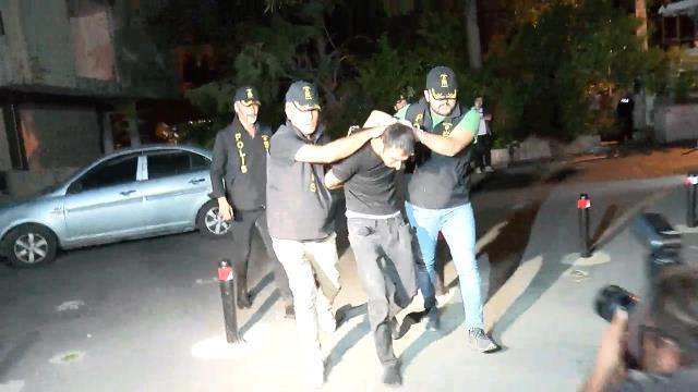 2 kişiyi öldürüp 2 polisi de vuran saldırganın aynı gece bir cinayeti daha ortaya çıktı