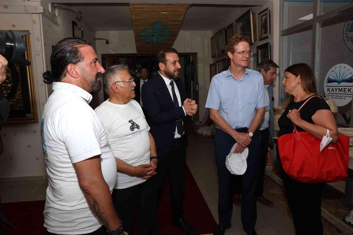 Avrupalı misafirler KAYMEK'in sergisini gezdi