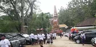 Son dakika kültür sanat: Bali Adası'nda Hindu geleneklerine göre kraliyet ailesi için ölü yakma töreni gerçekleştirildi