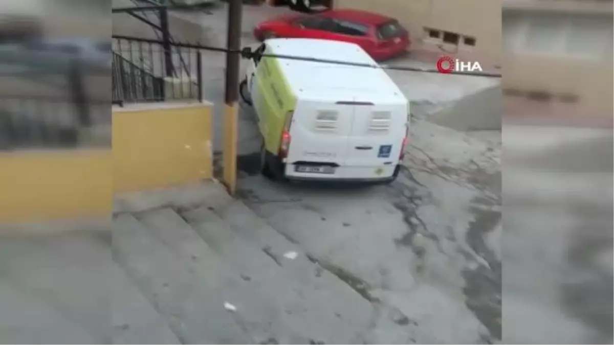 Belediyeye ait aracın merdivenlerden aşağı inmesi tepkilere neden oldu