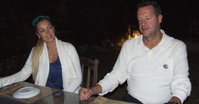 Borç batağındaki Can Tanrıyar'ın Petek Dinçöz'den zorla aldığı söylenen iki evi de haczedilerek satıldı Borç batağındaki Can Tanrıyar'ın Petek Dinçöz'den zorla aldığı söylenen iki evi de haczedilerek satıldı