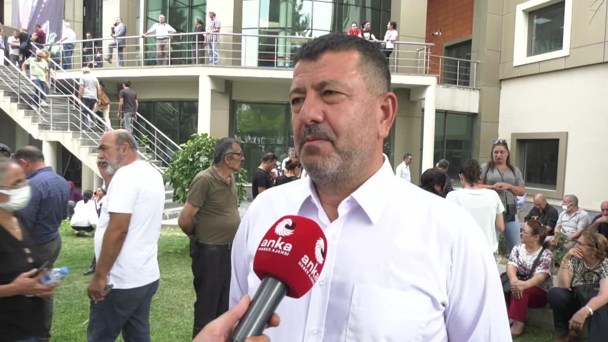 Elazığ haberleri! CHP Kurmayları, AKP Elazığ İl Başkanlığı'nın Afişlerine Tepki Gösterdi: 'Yolumuzda Yürümeye Devam Edeceğiz.
