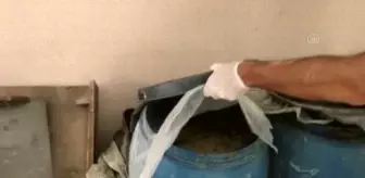 Evlerinde sahte içki ve uyuşturucu bulunduran 2 zanlı yakalandı