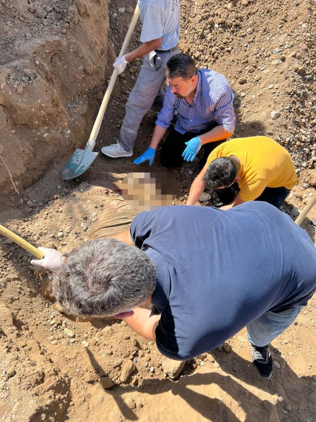 Görümcesi her şeyi itiraf etti! Kayıp ilanı verilen kadının cesedi, toprağın 2 metre altında bulundu Görümcesi her şeyi itiraf etti! Kayıp ilanı verilen kadının cesedi, toprağın 2 metre altında bulundu
