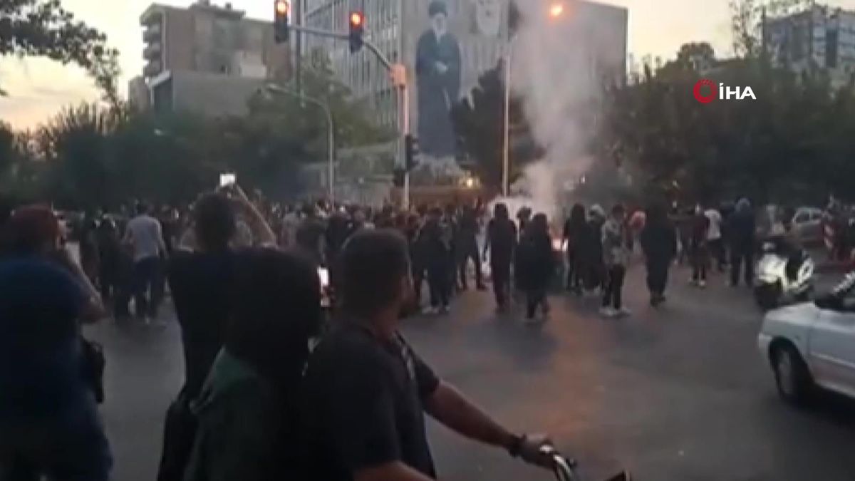 İran'da Mahsa Amini için başlayan gösteriler sürüyor