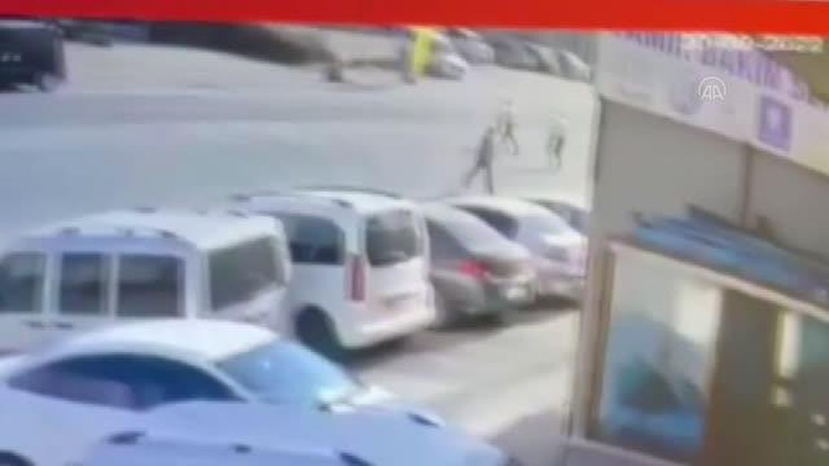 Son dakika haberi! Kamyonetin çarptığı iki kişiden biri öldü