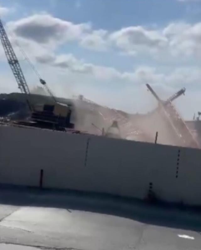 Sancaktepe'de metro çalışmasında vinç devrildi! O anlar kameraya yansıdı