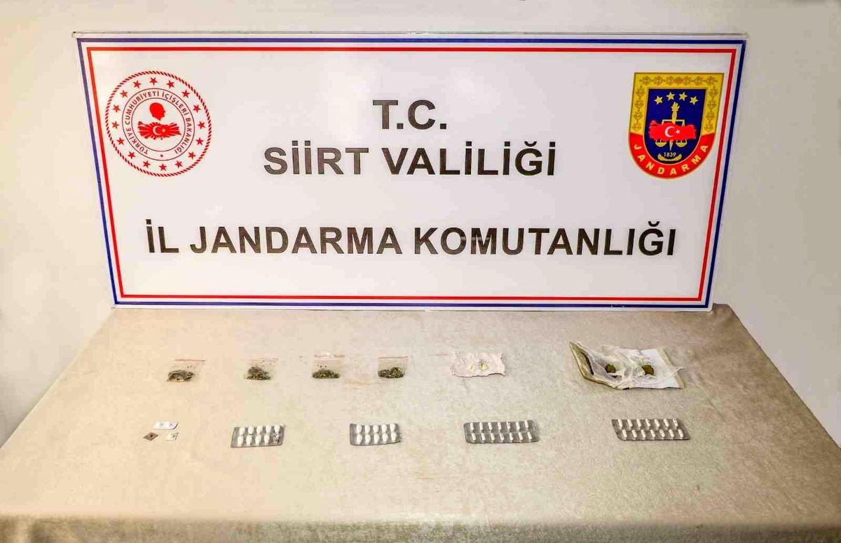 Siirt haberi | Siirt'te bir araçta yapılan aramada uyuşturucu madde ele geçirildi
