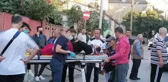 Yolun karşısına geçmeye çalışan kadına otomobil çarptı