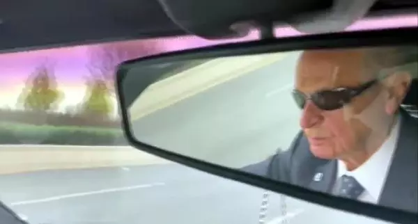 MHP lideri Bahçeli klasik arabasıyla Ankara'yı turladı, dinlediği şarkı da bomba