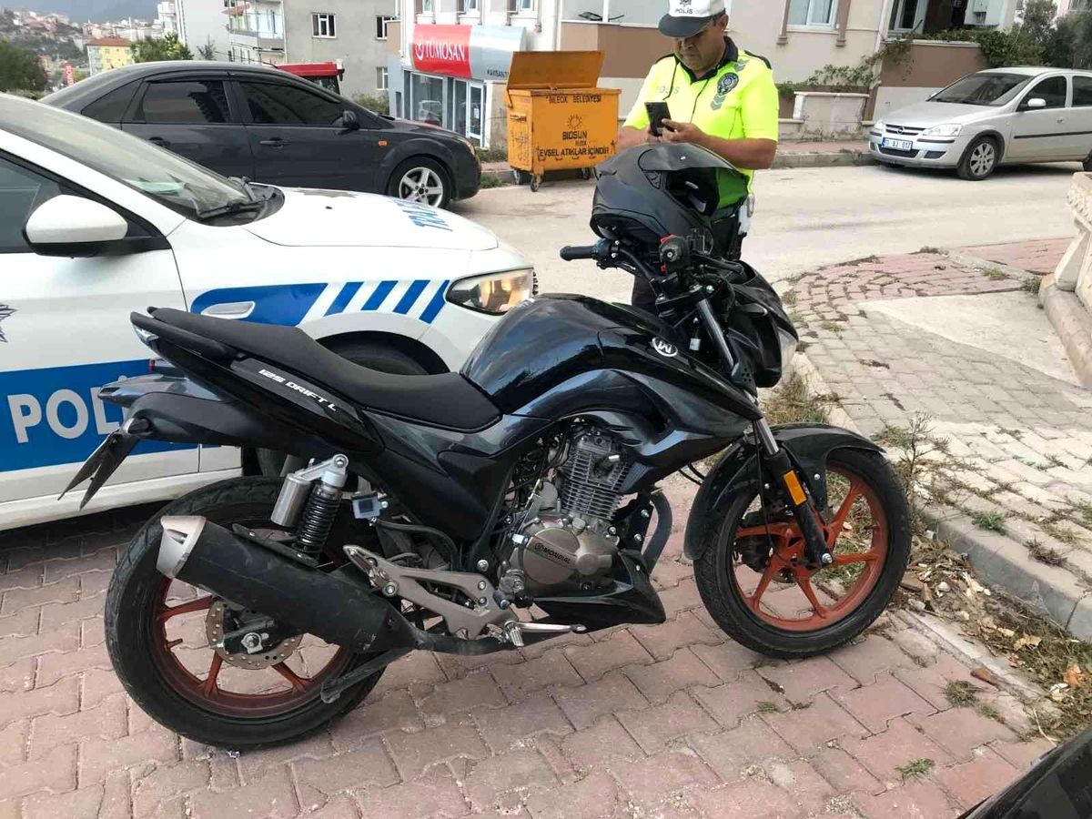 Bilecik 3. sayfa haberi... Bilecik'te otomobil ile motosikletin çarpışması sonucu 1 kişi yaralandı