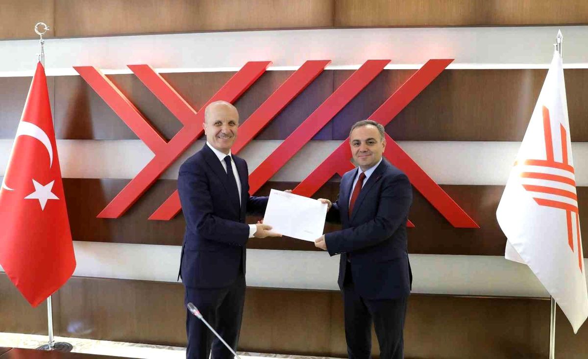 Rektörler Karamustafa ve Altun mazbatalarını aldı