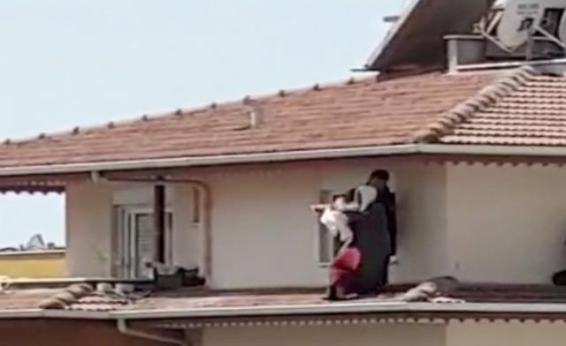 İntihara teşebbüs eden kadını, jandarma ölümün kıyısından aldı İntihara teşebbüs eden kadını, jandarma ölümün kıyısından aldı