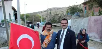 Kaymakamı Türk bayrakları ile karşıladılar