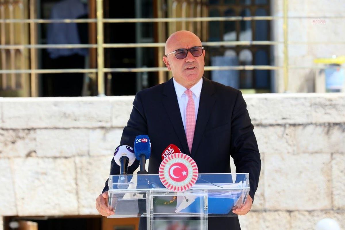 Mahmut Tanal'dan Bakan Kasapoğlu'na: 'Halihazırda Kamu Yararına Çalışan Dernekler ile Vergi Muafiyeti Tanınan Vakıflara Ait Yükseköğretim Yurdu...
