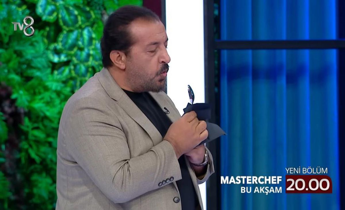 Masterchef Mehmet Şef kime kaşık attı? 21 Eylül Çarşamba Masterchef kim kaşık attırdı? Mehmet Şef hangi yarışmacıya kaşık attı?