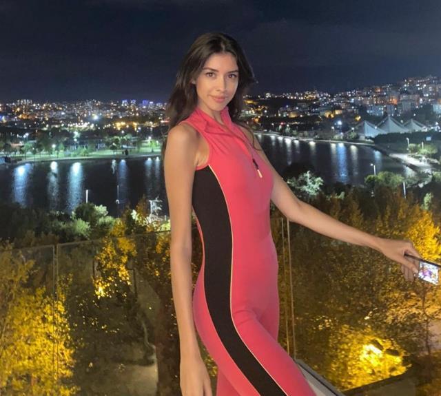 Miss Turkey 2022 birincisi Nursena Say, pozlarıyla adından söz ettirdi