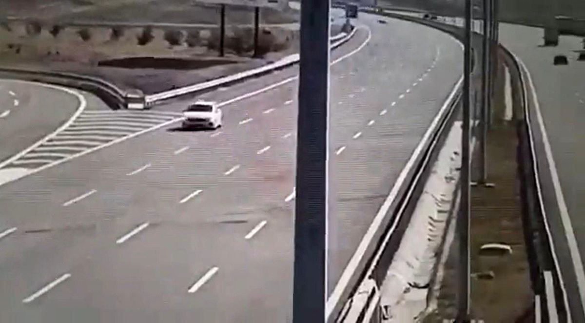 Son dakika haber... Otoyolda geri manevra yapan İBB aracının şoförü kazada hayatını kaybetti