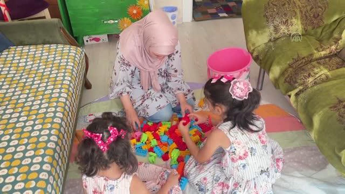 Özlem anne 'Size bir defa sarılabilir miyiz?' diyen iki kardeşe gönlünü açtı