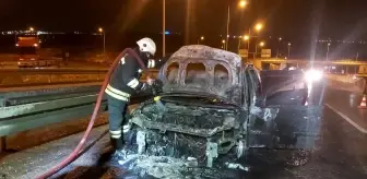 Seyir halindeki otomobil alev topuna döndü