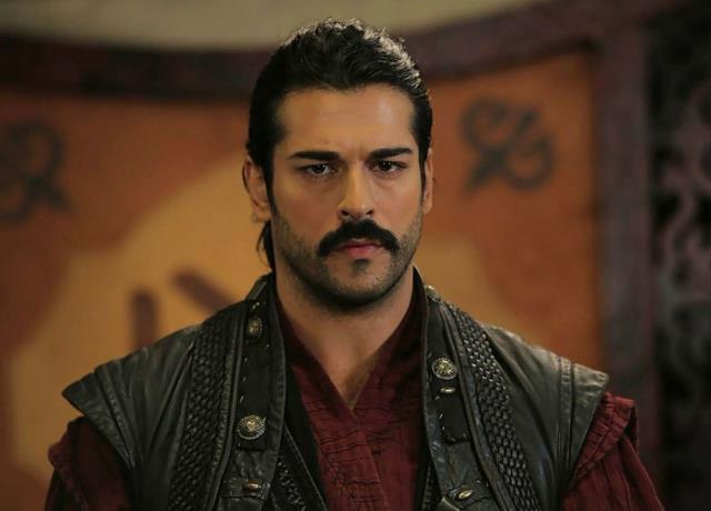 Yeşilçam'ın usta ismi Serdar Gökhan'dan Burak Özçivit'e zehir zemberek sözler: Kulağımın kılı kadar değeri yok Yeşilçam'ın usta ismi Serdar Gökhan'dan Burak Özçivit'e zehir zemberek sözler: Kulağımın kılı kadar değeri yok