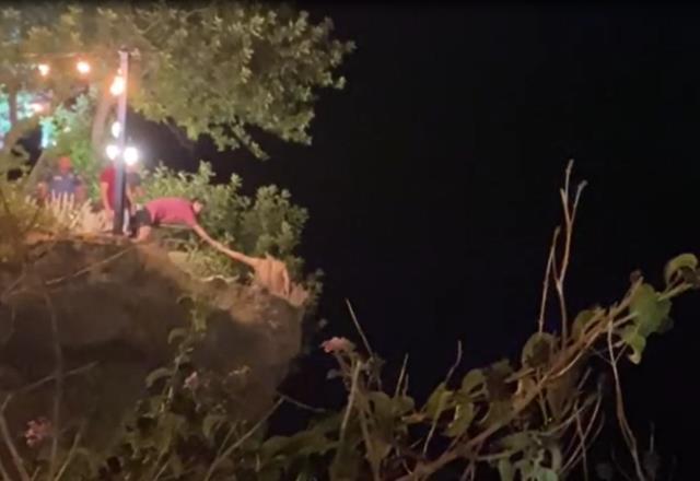 Antalya'da falezlere çıkan genç ölümle burun buruna geldi, ablası 1.5 saatte ikna etti