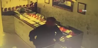 Ataşehir'de sahte bilezik satan şahıs, suçüstü yakalandı