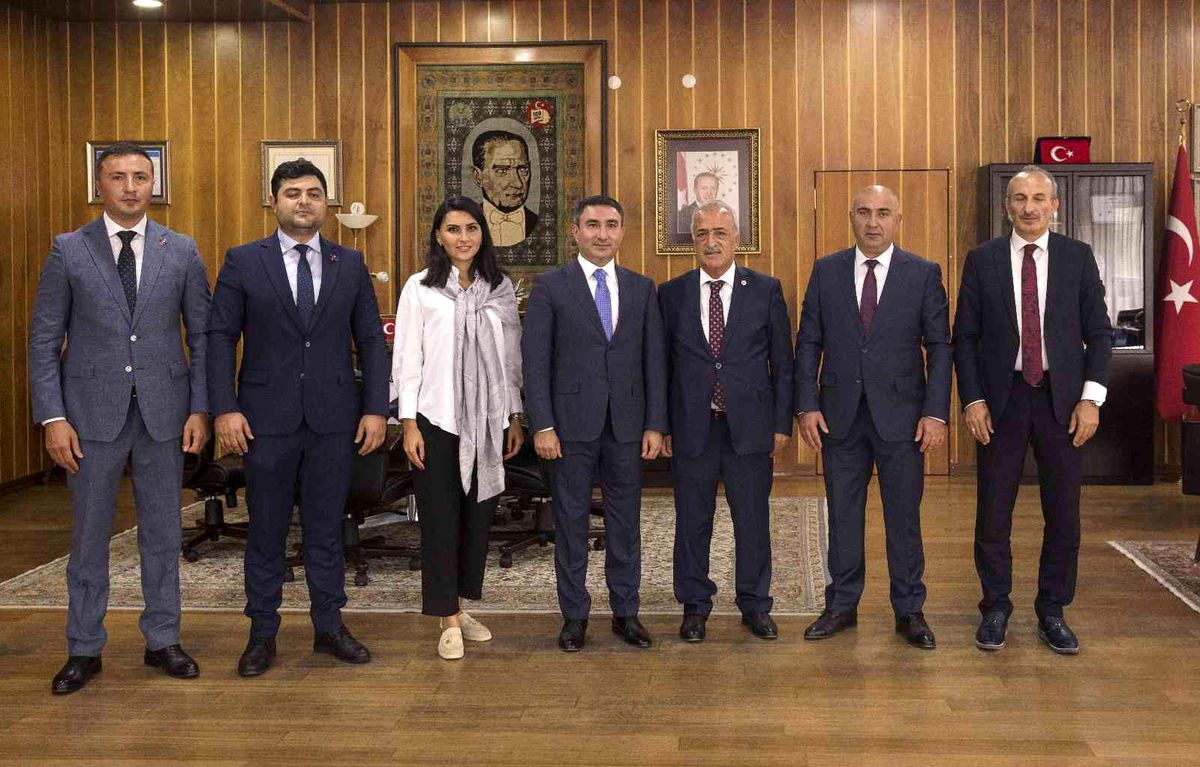 Azerbaycan Heyeti, Rektör Çomaklı'yı ziyaret etti