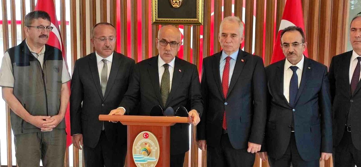 Son dakika haberleri | Bakan Kirişçi; 'Marmaris'teki yangında 500 hektar alan zarar gördü'