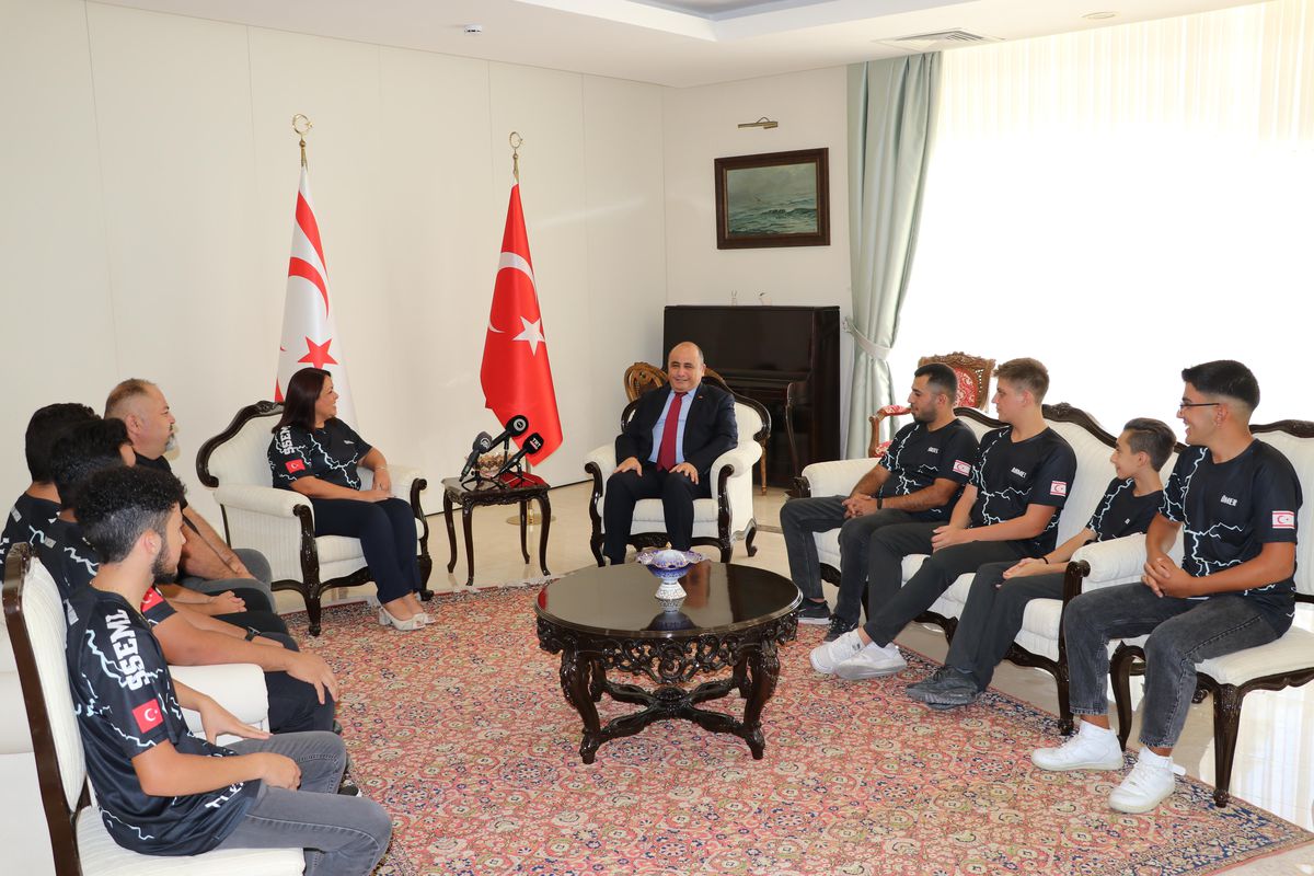 Büyükelçi Başçeri, TEKNOFEST'te ödül alan KKTC'li lise öğrencilerini kabul etti