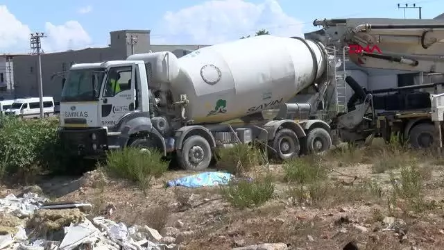 Şoförün cenazesi kaldırılmadan mikserdeki beton harcını almaya başka bir araç geldi
