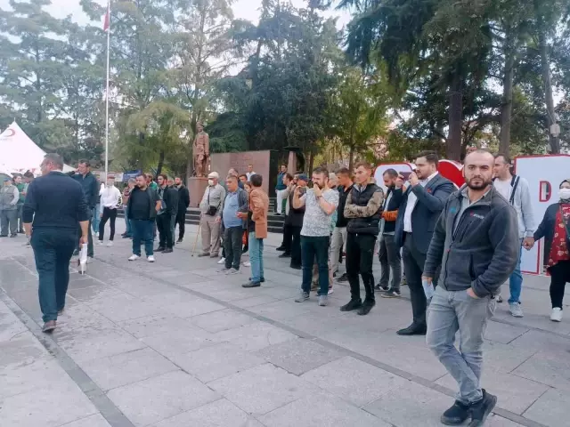 Haciz gelen arabasını benzin döküp yaktı