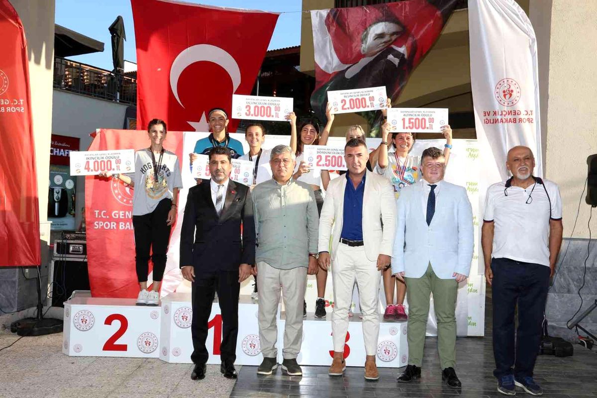 İzmir spor haberi | İkinci Adnan Menderes Anma Yol Koşusu gerçekleşti