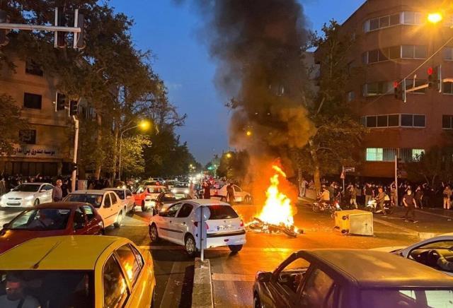 İran'da gerçekleşen Mahsa Amini eylemleri tüm dünyaya yayılıyor İran'da gerçekleşen Mahsa Amini eylemleri tüm dünyaya yayılıyor