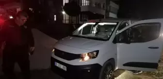 Kargo görevlisinin çalışır haldeki aracını çalıp kaçtılar