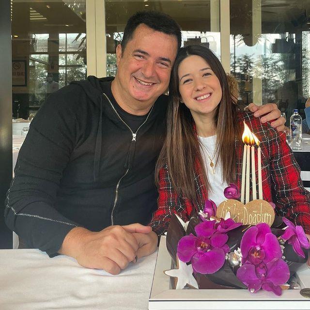 Kızıyla motor kazası geçiren ve kolundan ameliyat olan Acun Ilıcalı, taburcu oldu Kızıyla motor kazası geçiren ve kolundan ameliyat olan Acun Ilıcalı, taburcu oldu