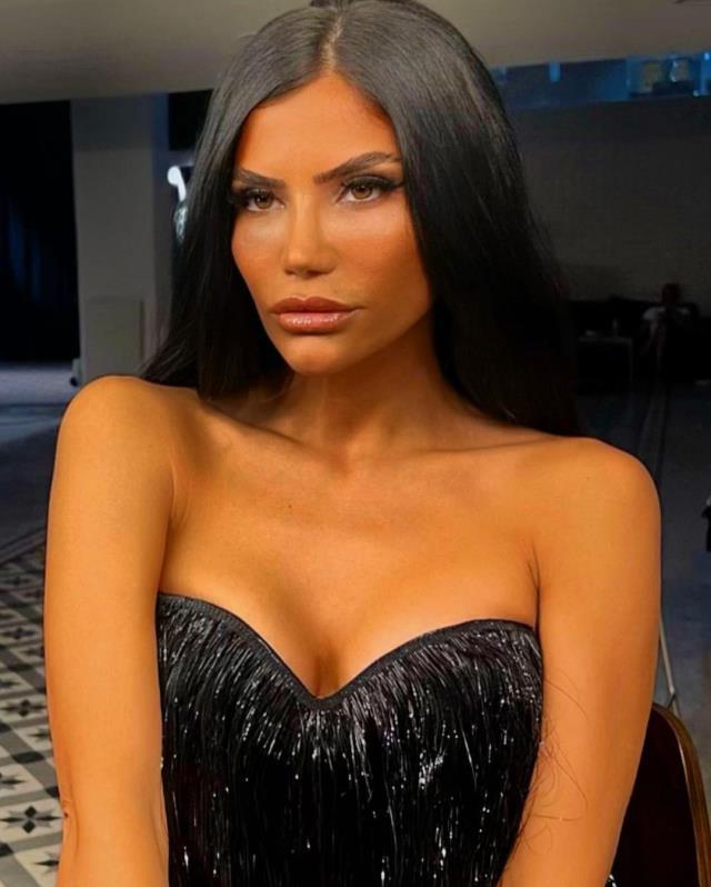 Şarkıcı Berna Tan, annesinden gördüğü şiddeti anlattı: 4 yaşındayken bilerek elimi yaktı Şarkıcı Berna Tan, annesinden gördüğü şiddeti anlattı: 4 yaşındayken bilerek elimi yaktı