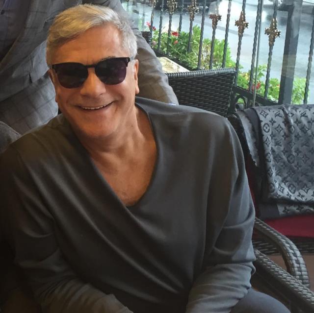 TikTok'ta canlı yayın açan Mehmet Ali Erbil, tartıştığı adama hem küfretti hem el hareketi yaptı TikTok'ta canlı yayın açan Mehmet Ali Erbil, tartıştığı adama hem küfretti hem el hareketi yaptı